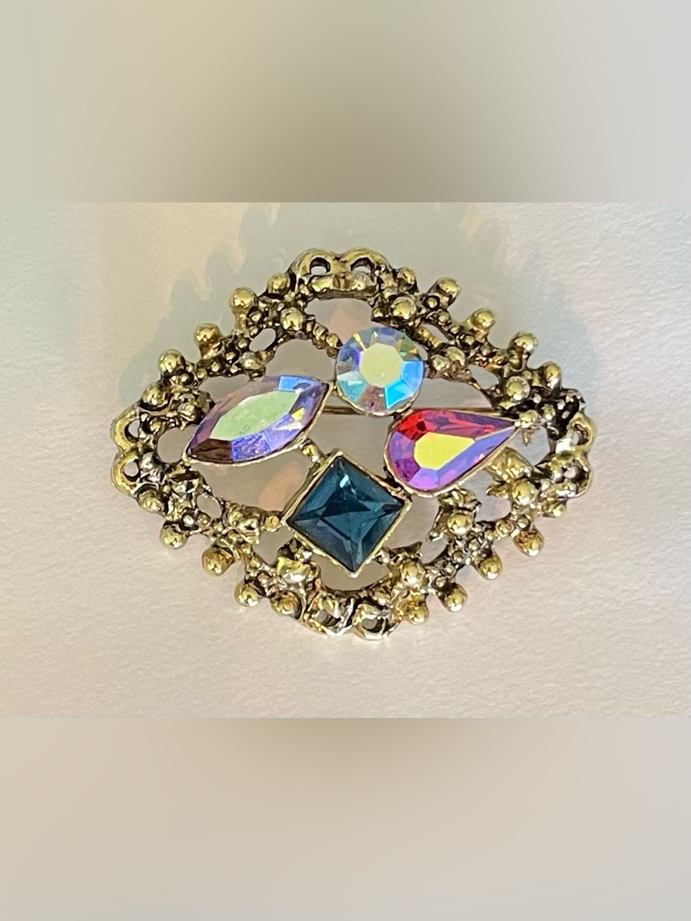 Vintage Aurora Borealis Rhinestone Brooch Gold Tone Retro Pin | BROOCH